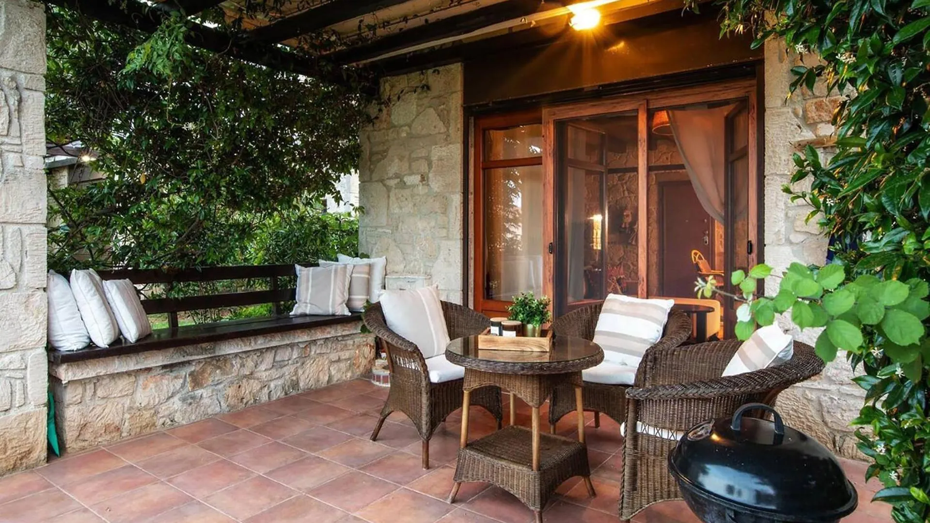 Willa Michaela Shared Pool Villa, Afytos Grecja